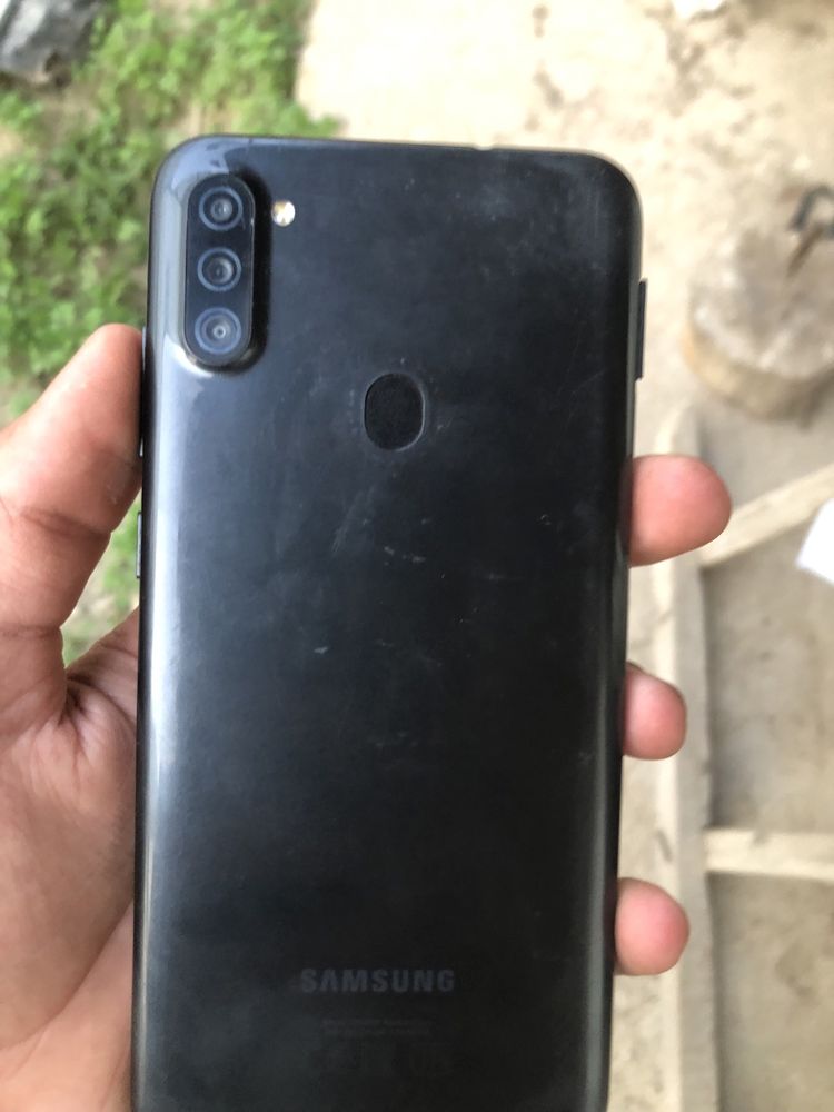 samsung A11 4/32 gb