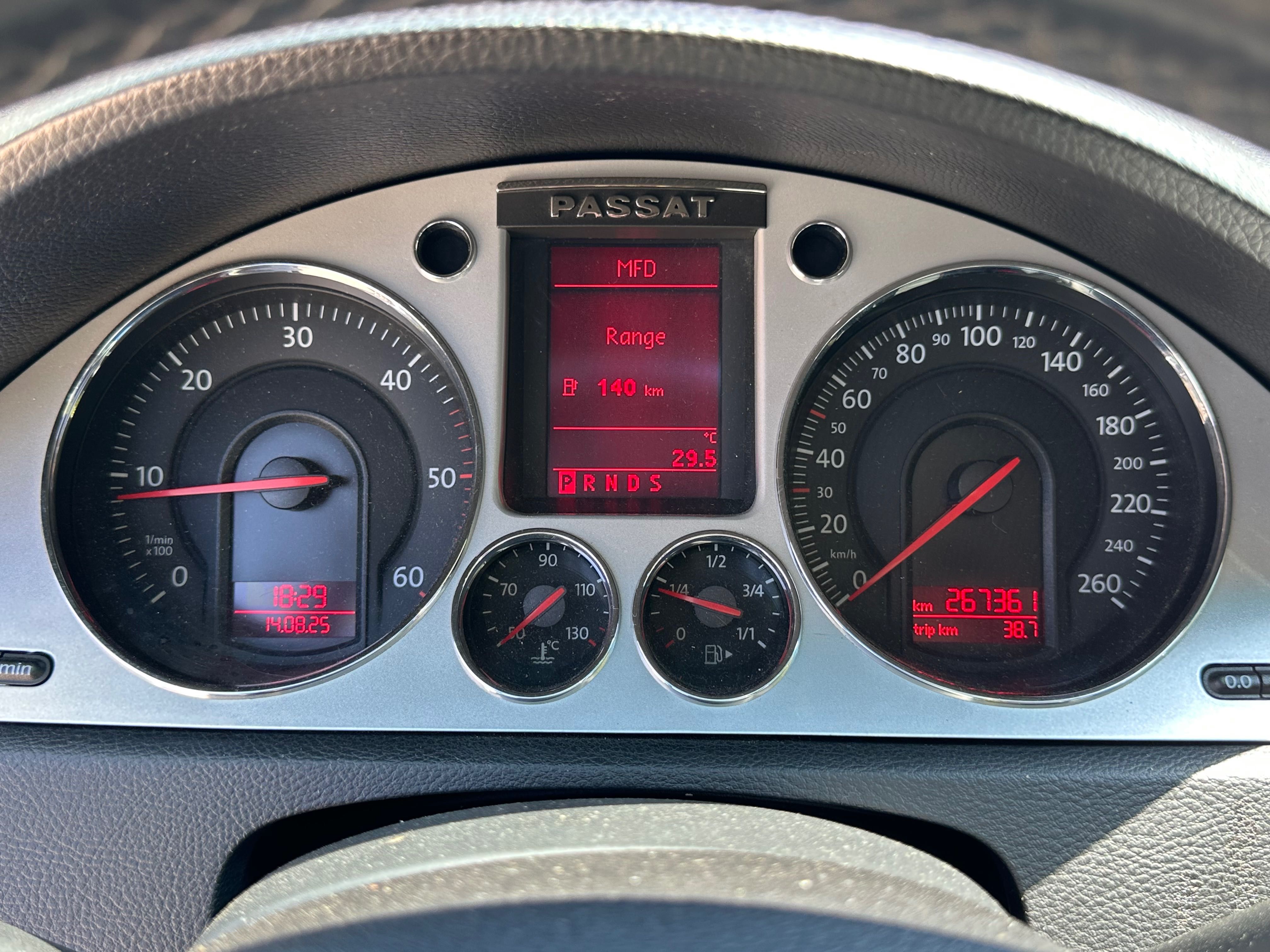 Продава се VW Passat B6 2.0TDI DSG 140ks