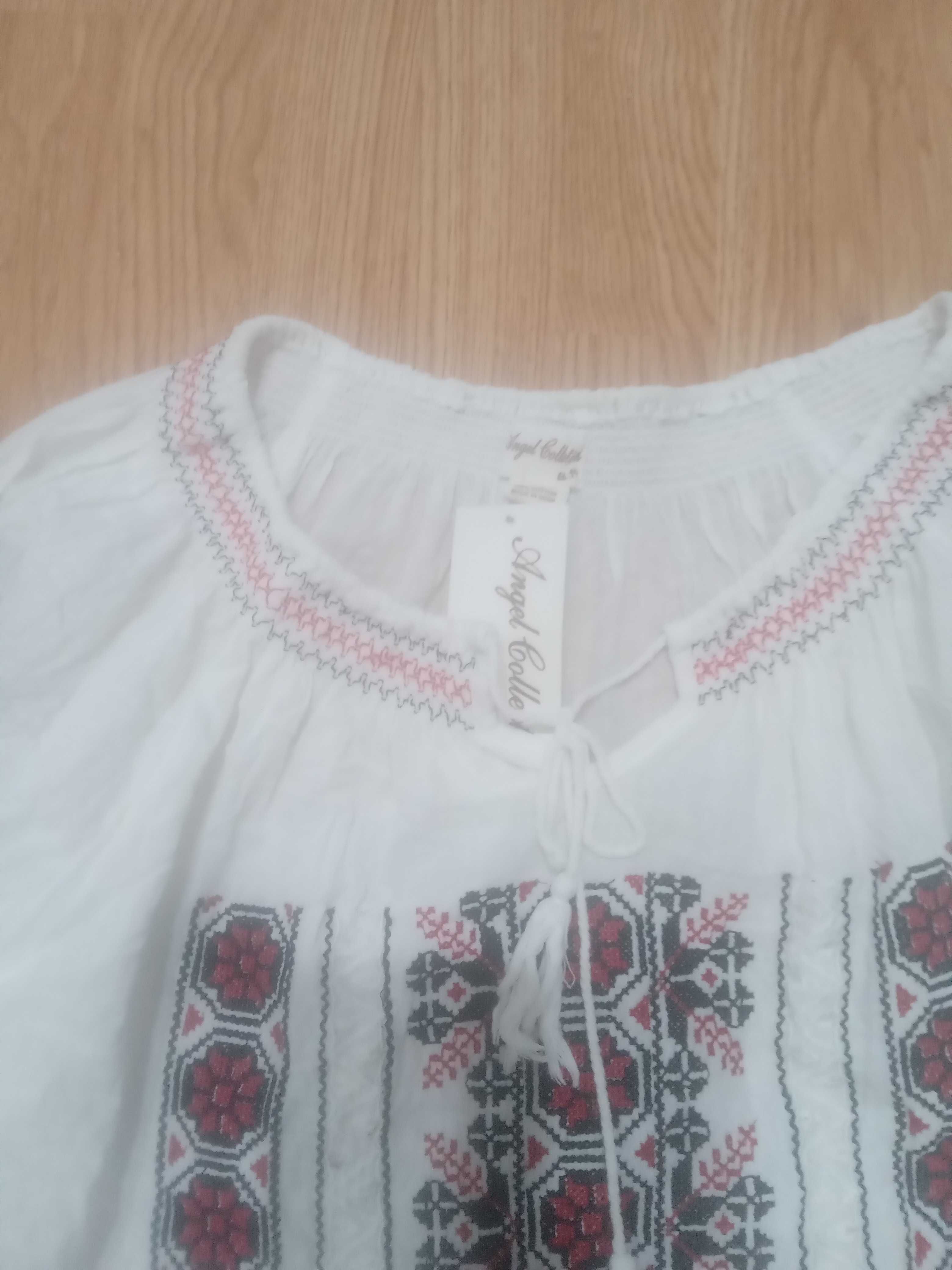 Ie tradițional nouă cu etichetă brodată la mașină