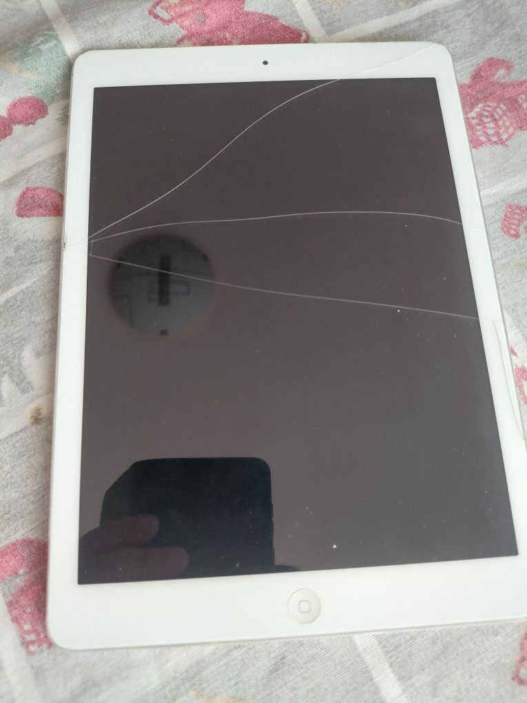 IPad air работи всичко,Пукнат дисплей
