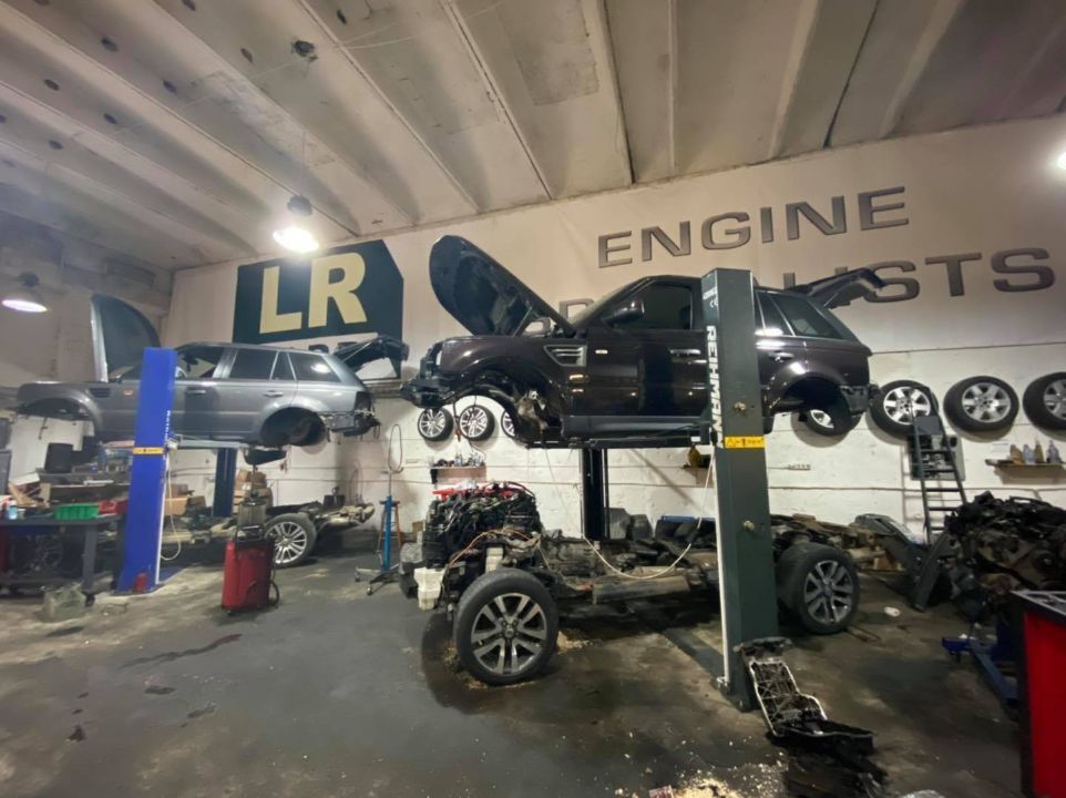 Dezmembrez si repar Land Rover Range Rover Sport L494 L405 motor 3.0 diesel 306dt si 4.4 sdv8 tdv8