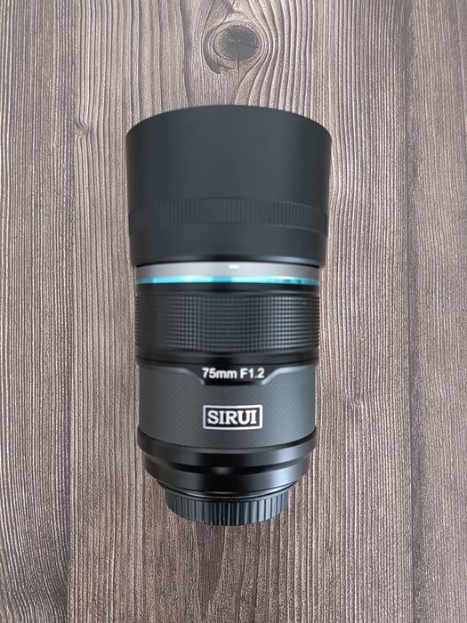 Sirui Sniper 75mm F1.2 autofucus pentru Sony