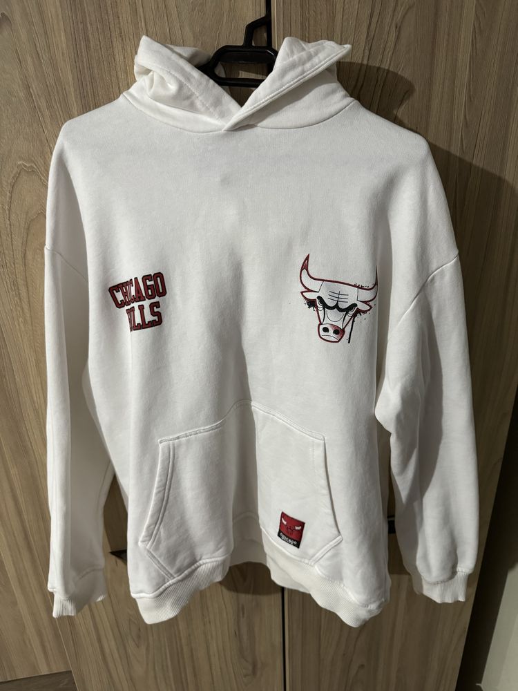 Bulls hodie white