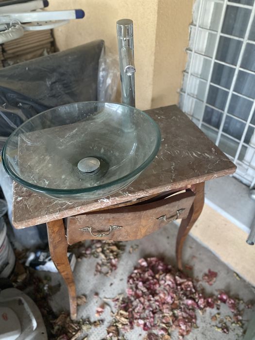 Chiuveta sticla blat marmura mobila cires