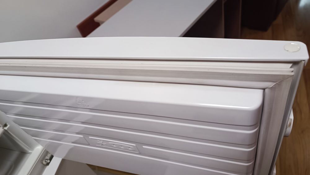 Продавам хладилник с горен фризер  Gorenje RF420BW