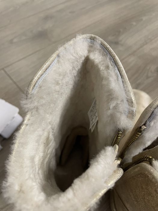 Vand Ugg37, culoare auriu