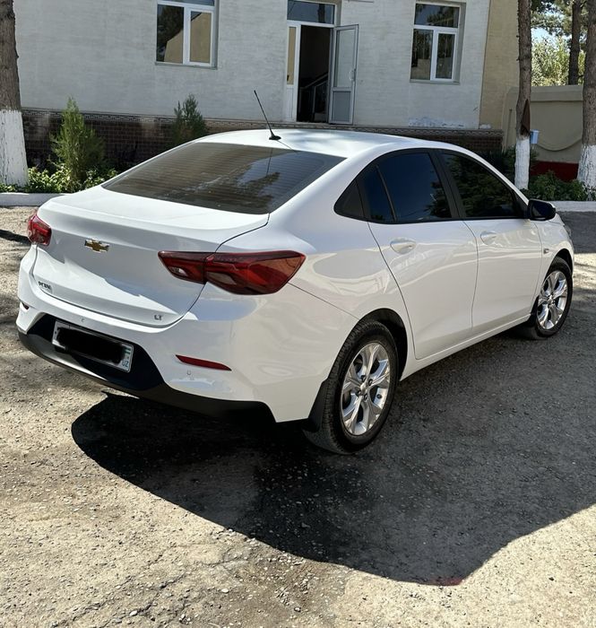 Chevrolet Onix LT pozitsiyasi