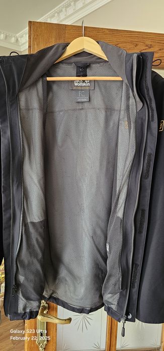Jachetă Jack Wolfskin 3 în 1, neagră, M, ca nouă, polar detașabil