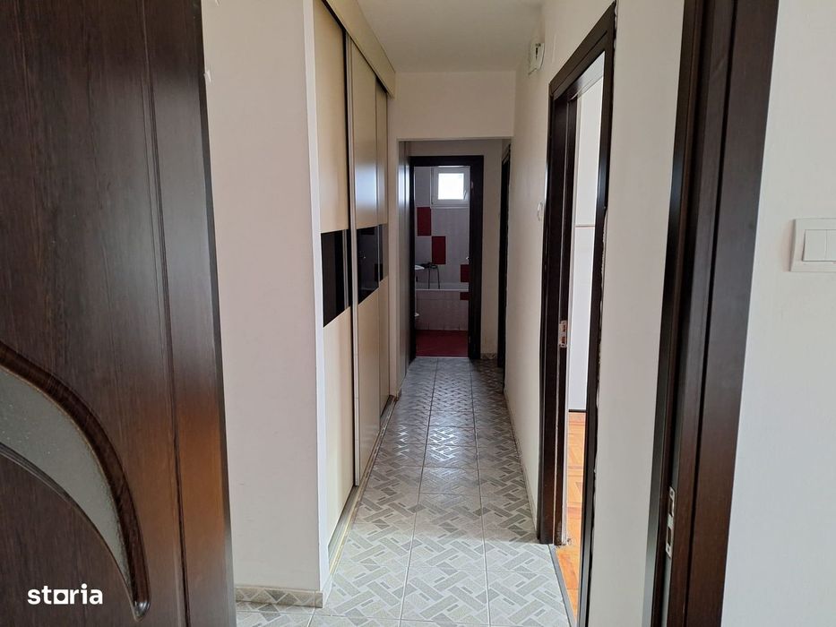 Inchiriez apartament 3 camere zona Garii