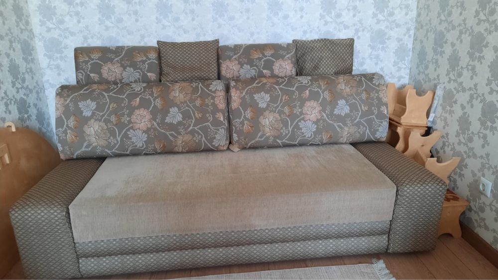 Диван, в хорошем состоянии, торг уместен небольшой