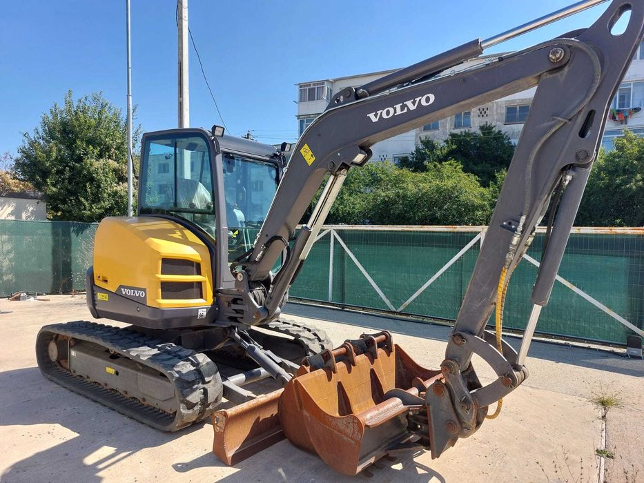 vand excavator compact, pe senile, Volvo ECR50D