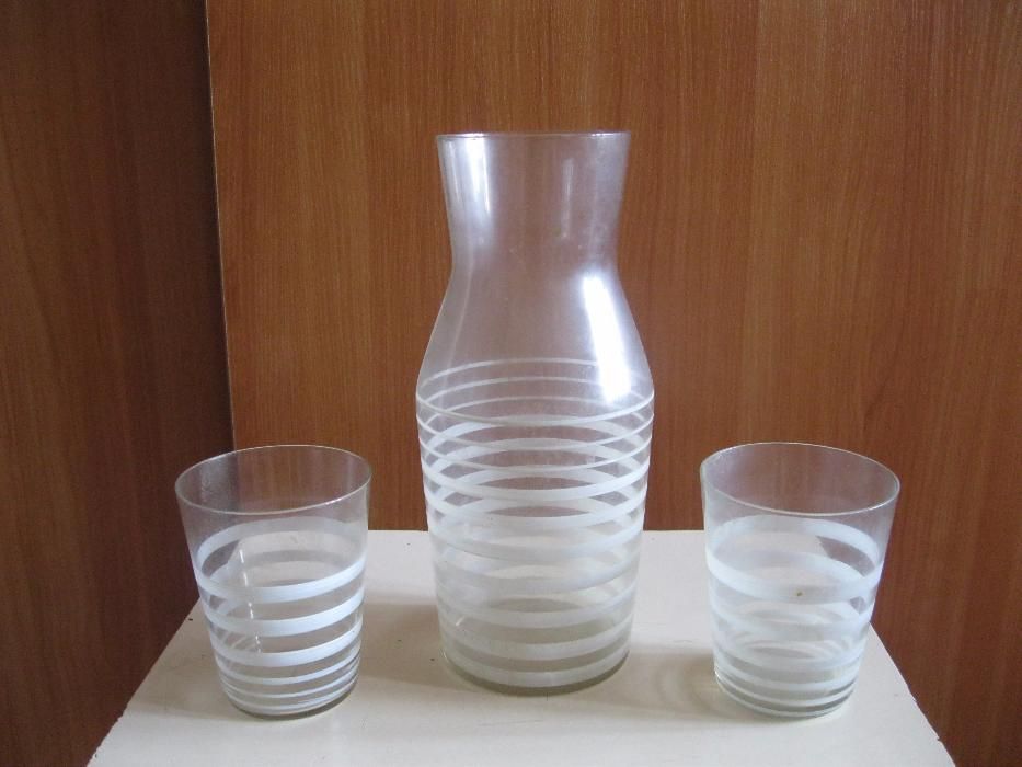 Кувшин с двумя стаканами для напитков (СССР, 50-е годы)