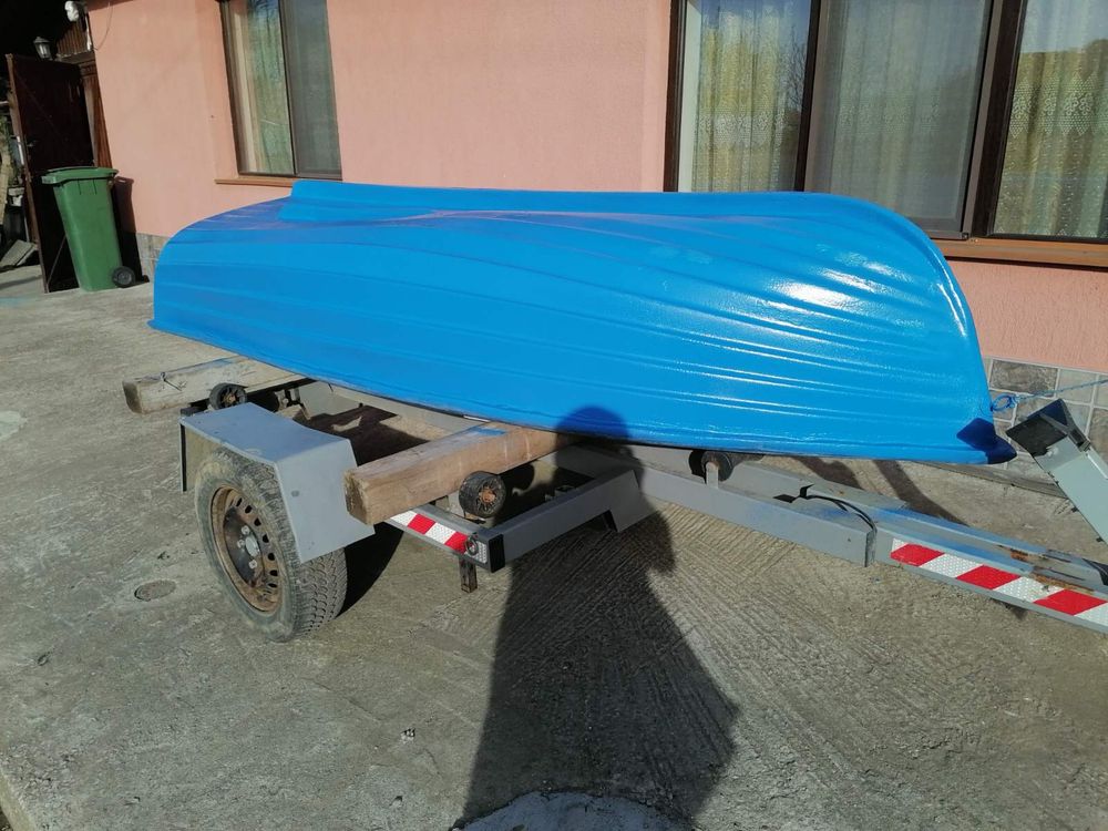 Пластмасова лодка 2м/1.35м