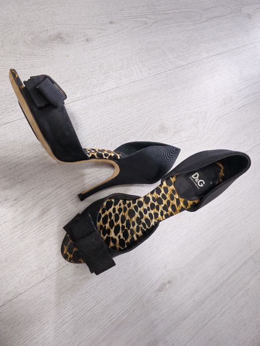 Pantofi D & G cu toc  NOI originali