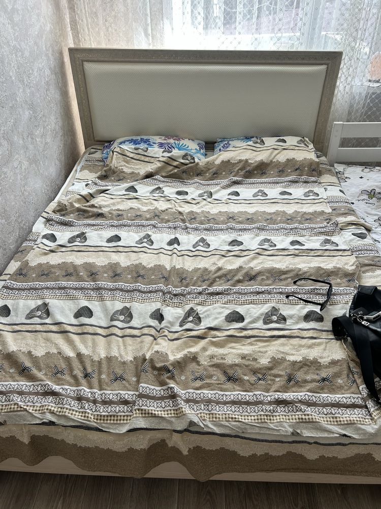 Продам спальный гарнитур