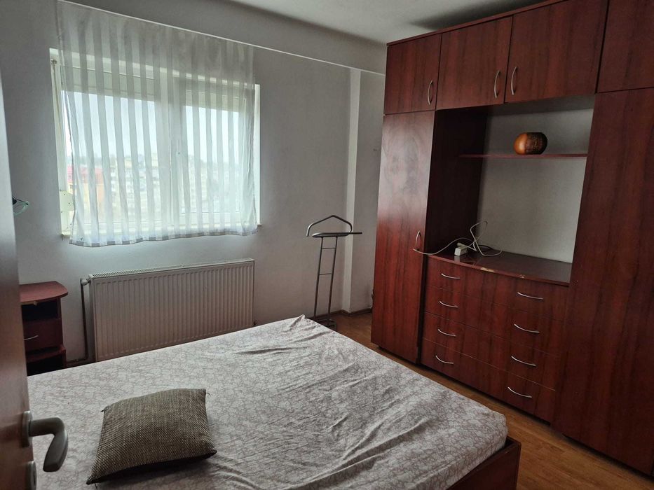 Proprietar inchiriez apartament 4 camere zona Micalaca str Voinicilor