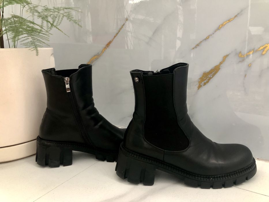 Дамски черни боти