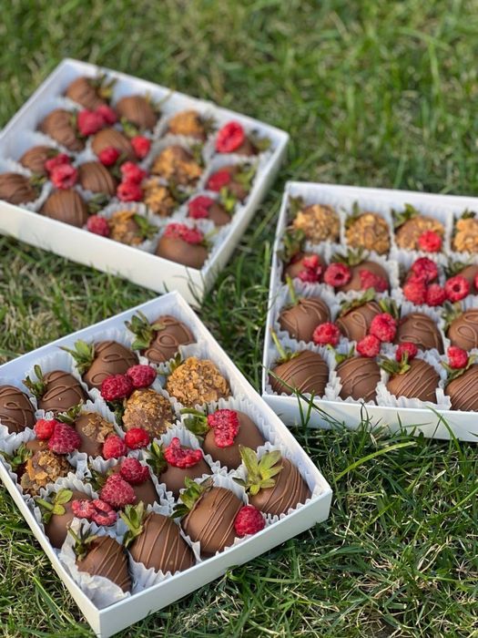 Клубника в шоколаде банан апельсин голубика