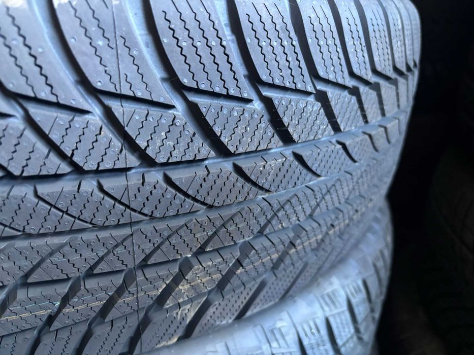 225/60/18 Бриджестон 4бр нови