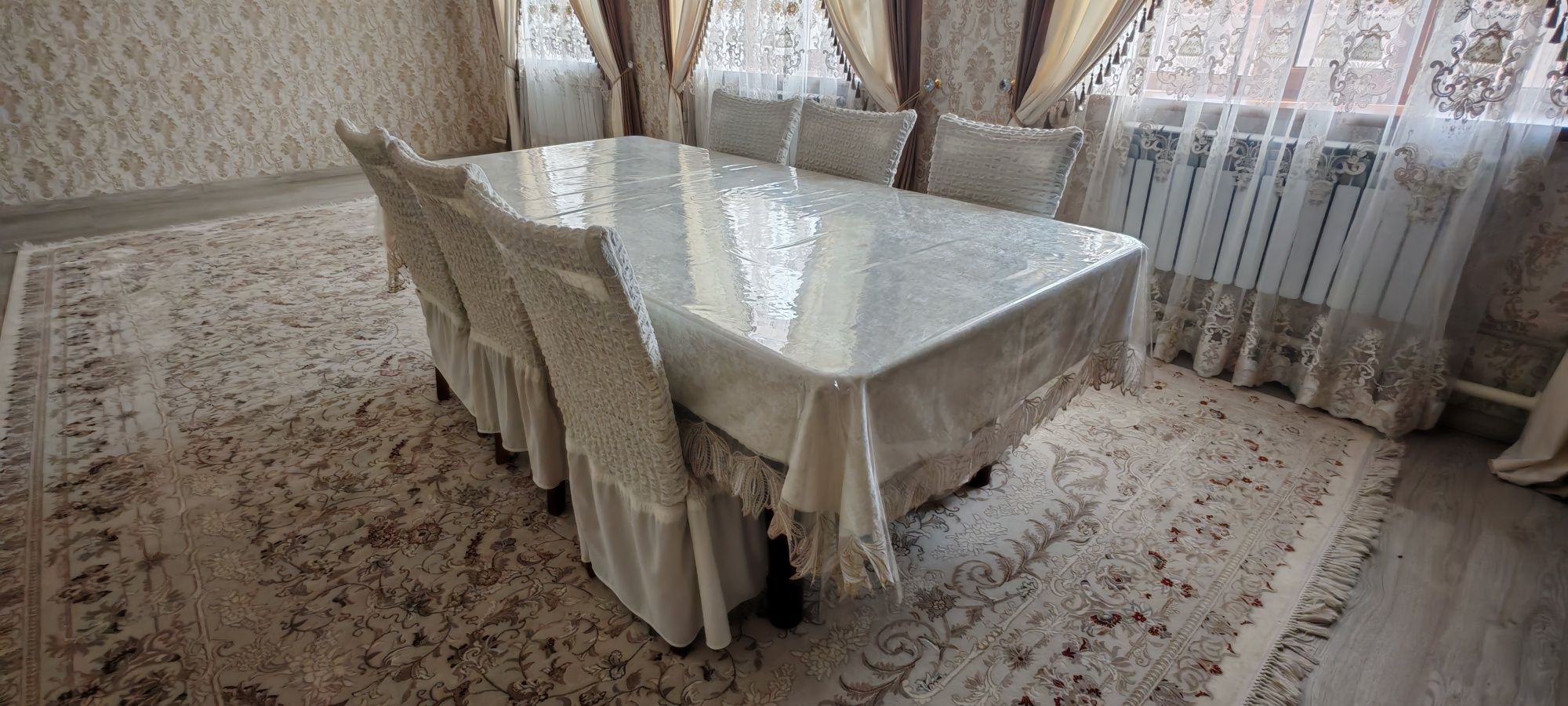 Срочно стулья и стол в отличном состоянии