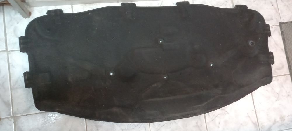 Продавам  изолация за преден капак