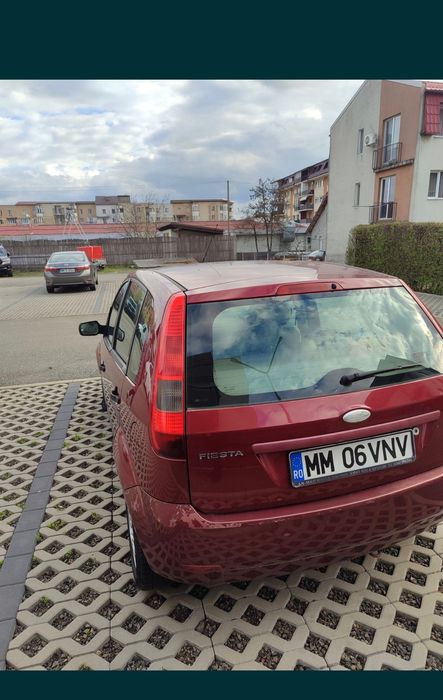 Vând Ford fiesta motorina