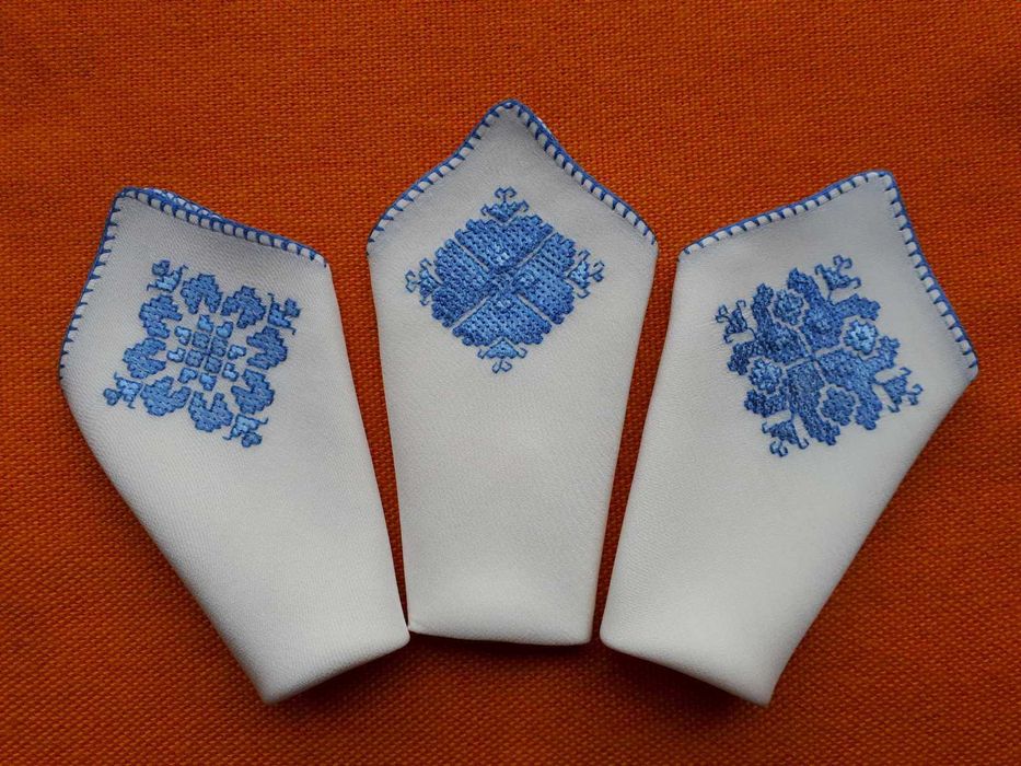 Ръчно бродирани копринени кърпички-български мотиви 4 вида,и с дантела