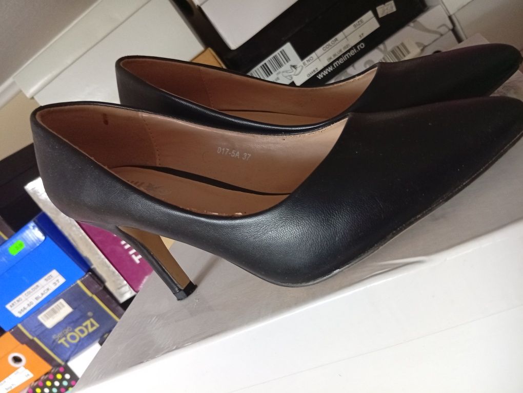 Pantofi eleganti