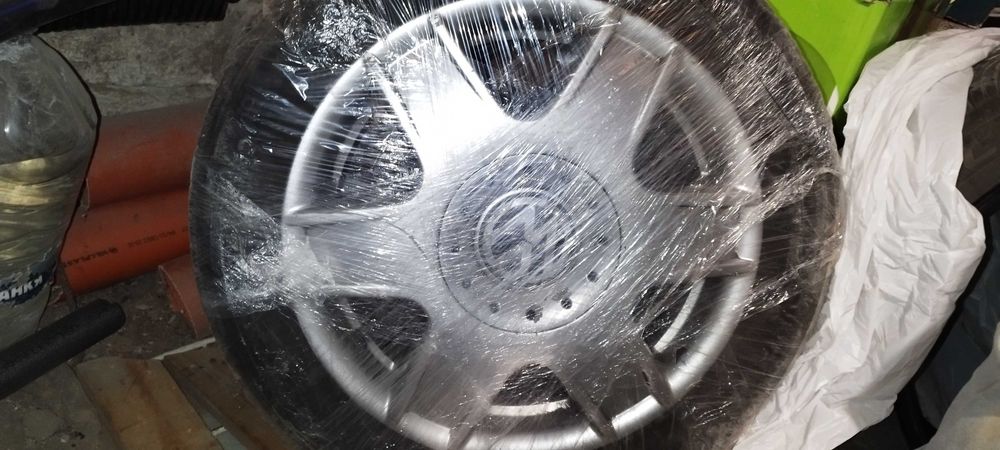 Продавам джанти алуминиеви за бора 2000 година