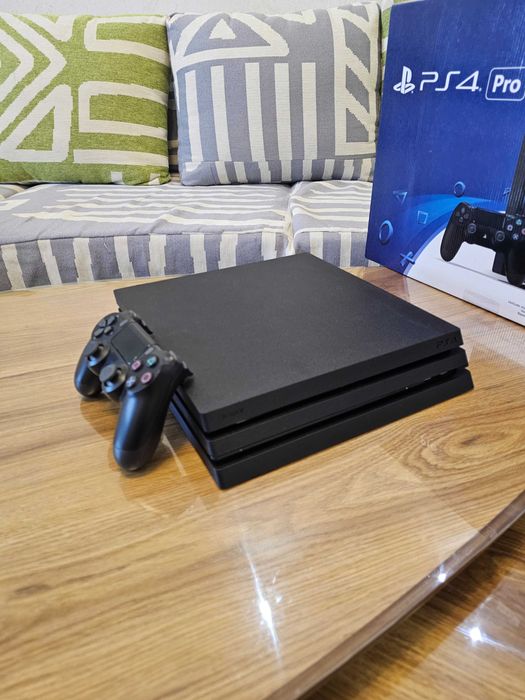 Продам Playstation 4 Pro с топовыми играми. С гарантией!