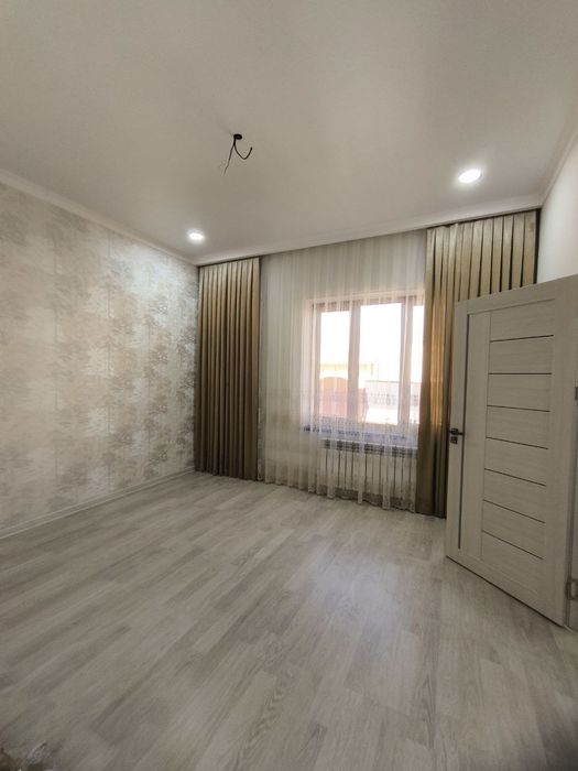 Лимонаий  Продается дом с участком. 2,5 соток. 2-уровня дом.