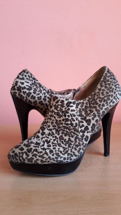 Дамски обувки номер 37