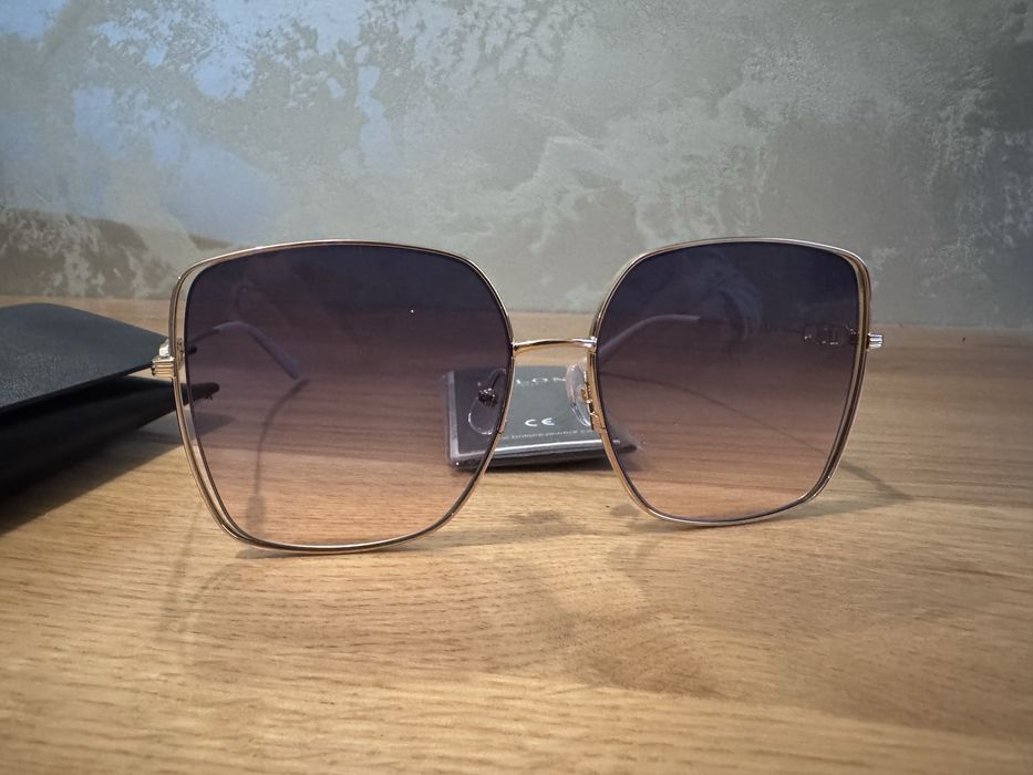 Ochelari de soare noi