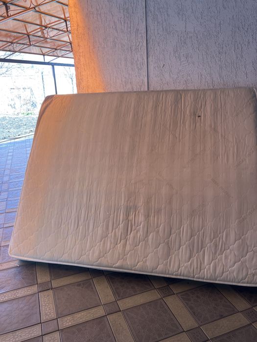 Продам матрас в хорошем состоянии.