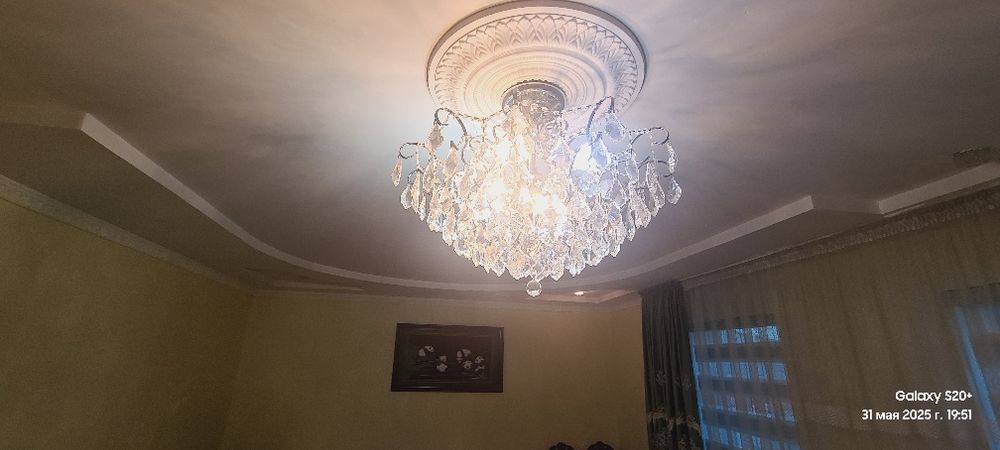 Люстра диаметром 80 см