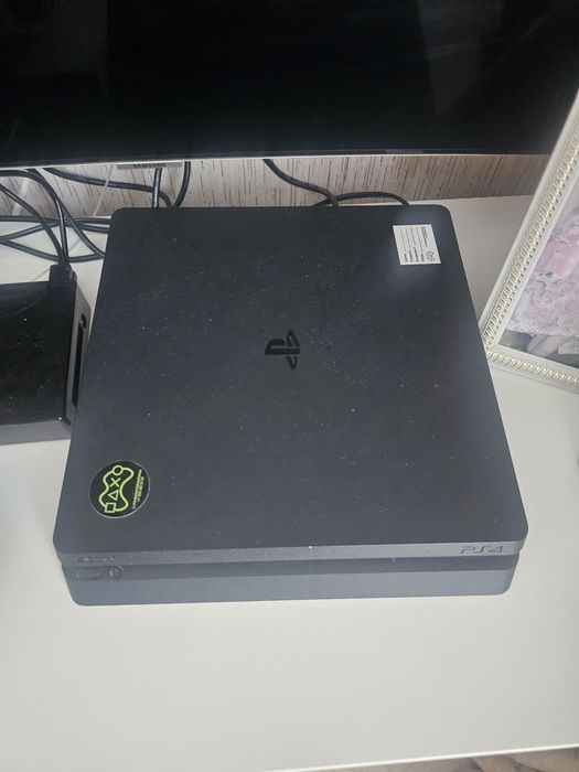 Продам консоль приставку Sony play 4 slim 1 терабат