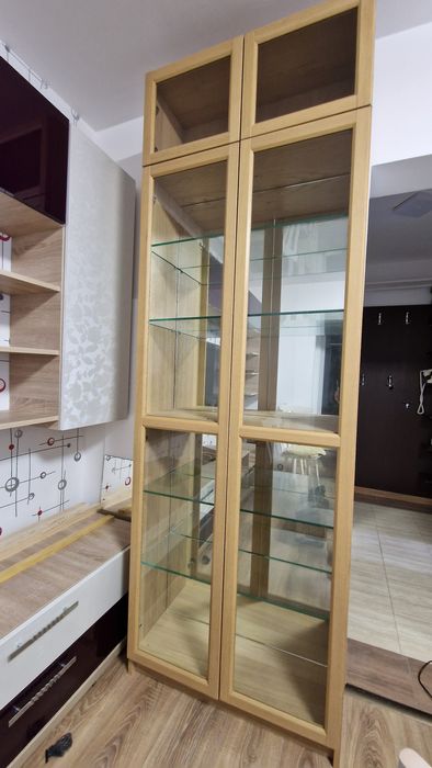 Vitrina lemn impecabila