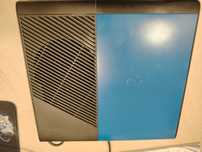 Xbox 360 E negru cu albastru