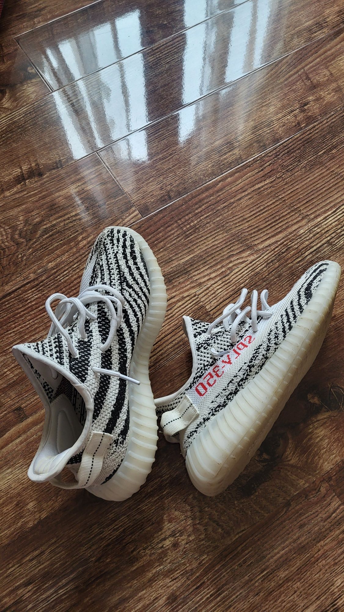 Adidas Yeezy 350 zebra