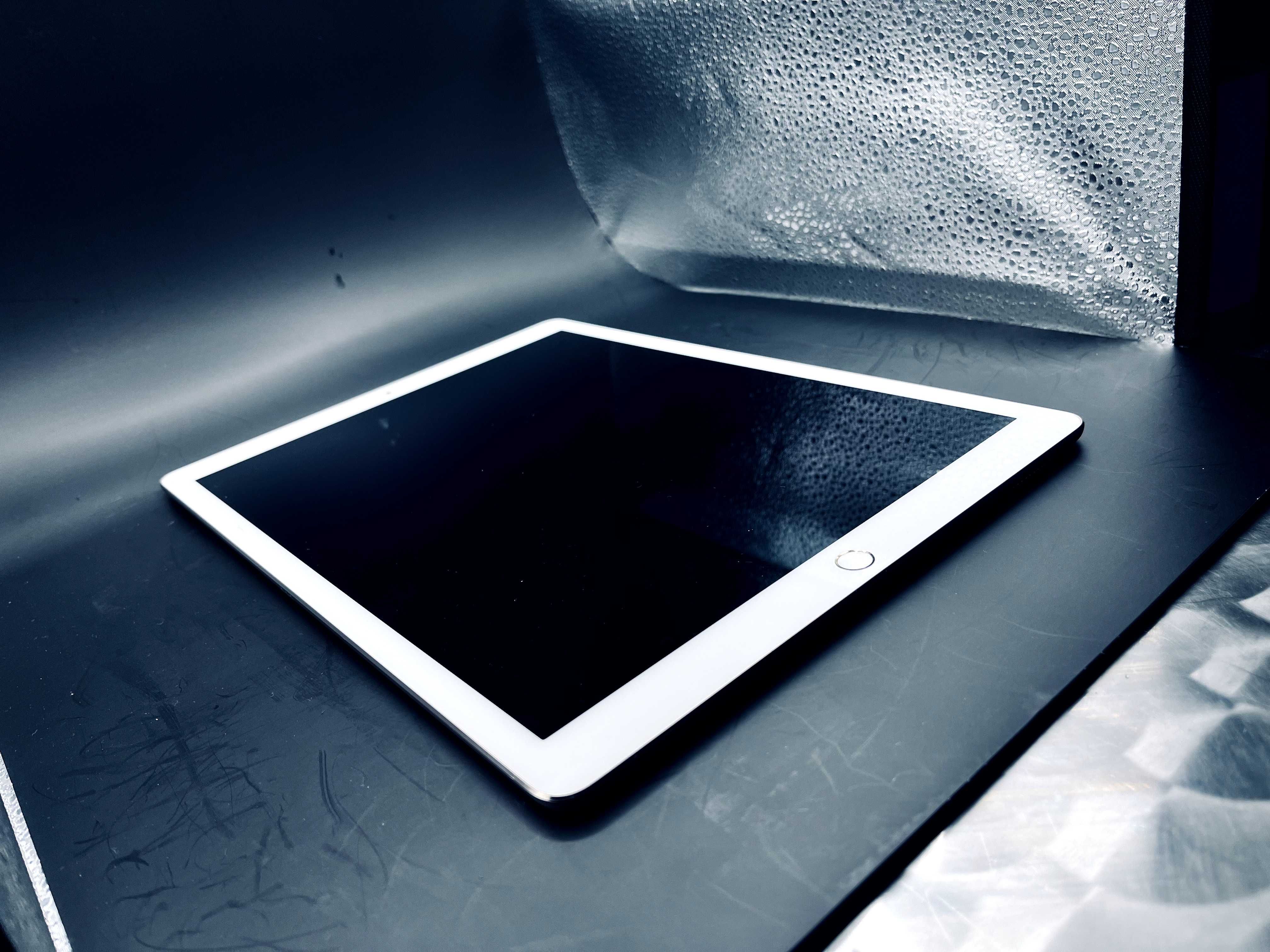 Apple iPad Pro 2 Gen 12.9" A1670 64GB Mid 2108 Wi-Fi - перфектен