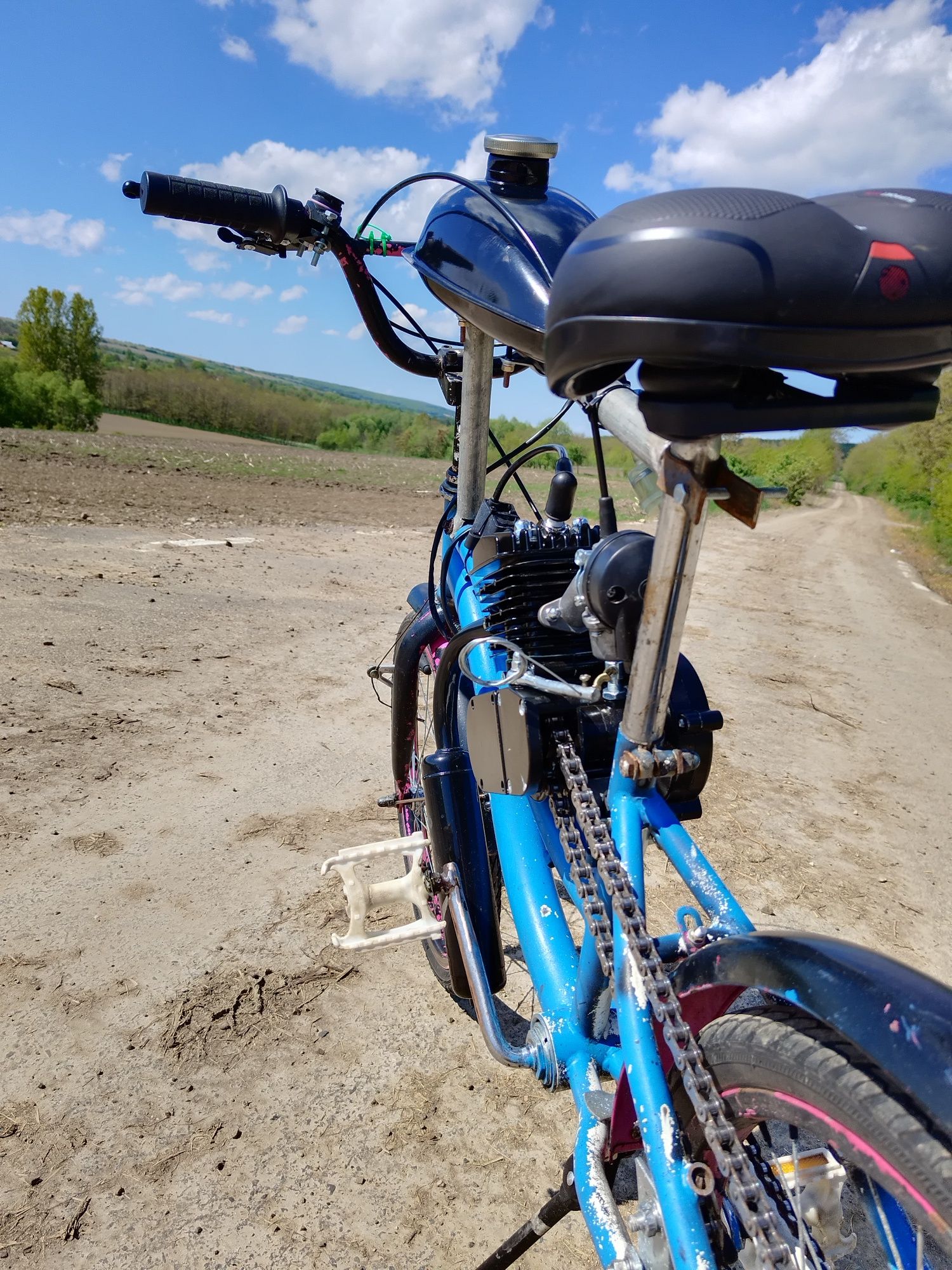 Vând Bicicletă cu motor 80cc