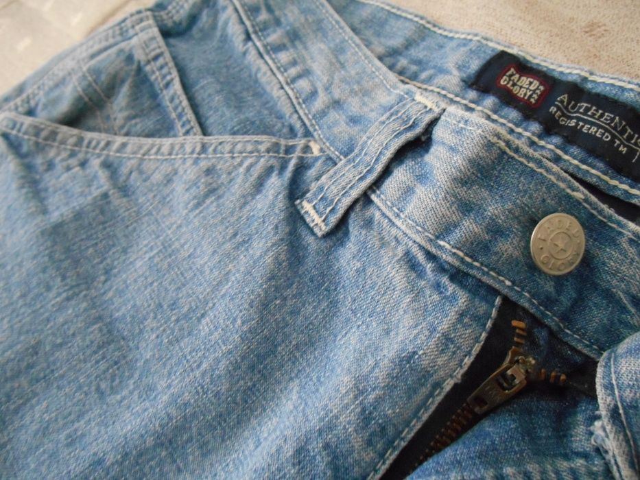 Продавам мъжки къси панталони: леки и удобни, подходящи за летния сезо