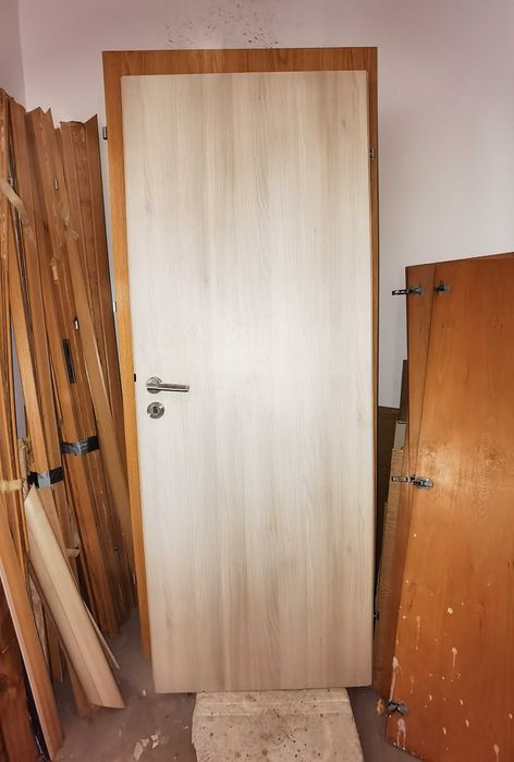 Два броя интериорни врати