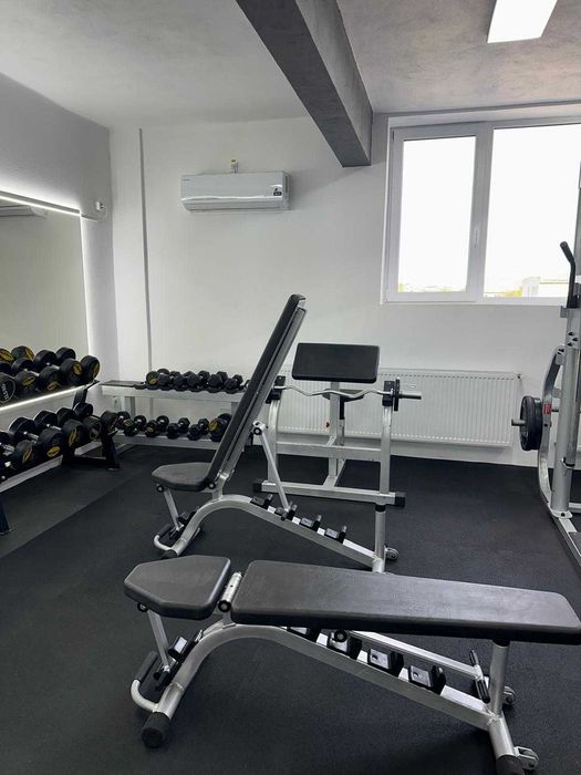 Vând aparate fitness + dotări sală