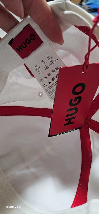 Чисто нова шапка HUGO и черна с брокат от Англия