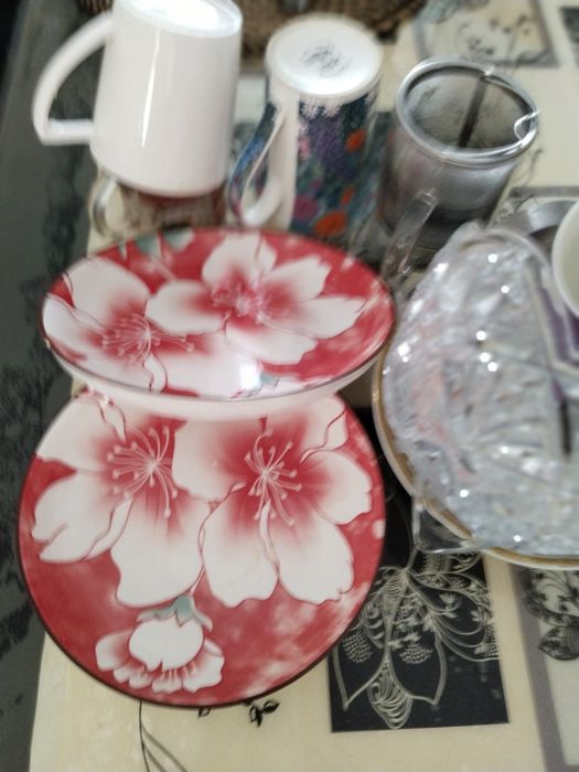 Всякое разное б/у  можно использовать на пикник на природу на дачу