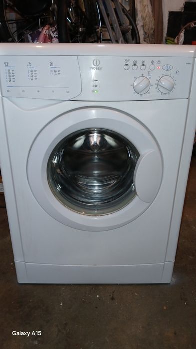 Продавам пералня INDESIT 5kg/1000обр.WIN82Като Нова 169лв