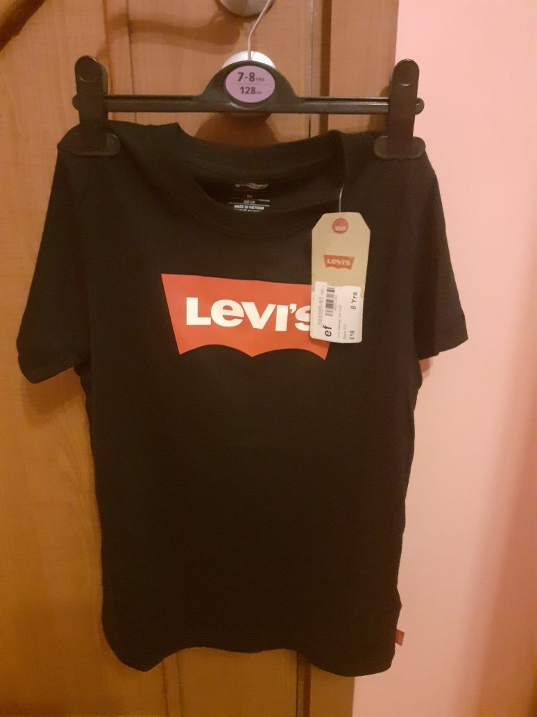 Оригинална тениска Levi's 7 - 8 год НОВА