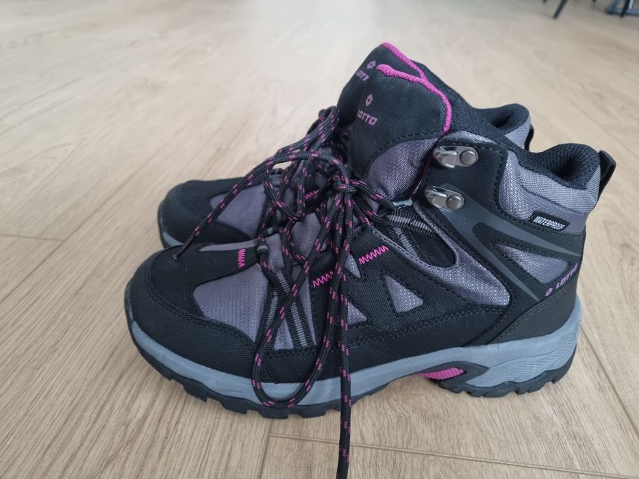 Туристически обувки Lotto, като нови