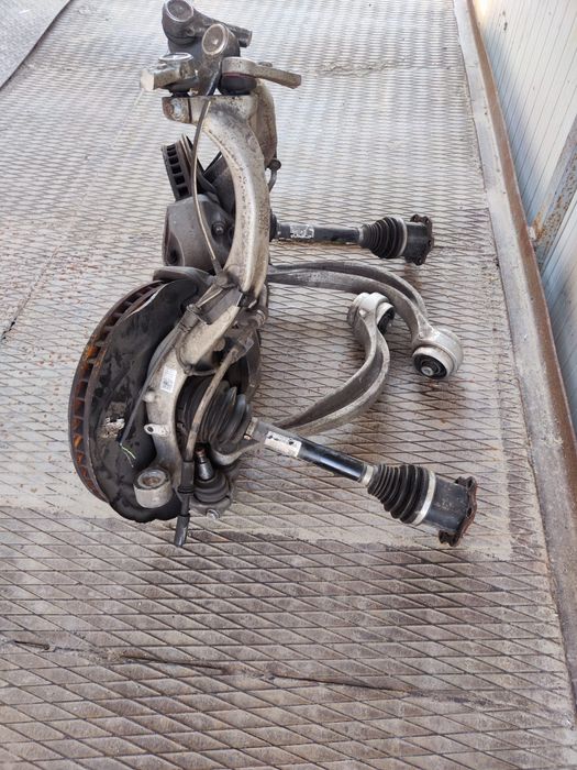 Fuzeta fata Audi Q7 4M stanga dreapta